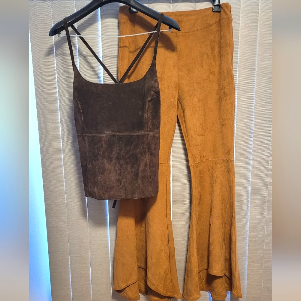 NWOT/ bebe Suede t-strap Top